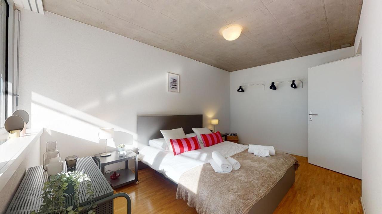 Bright and luminous 1 bedroom flat in downtown — 4-Star Luxury Hotel in Sitten, Switzerland