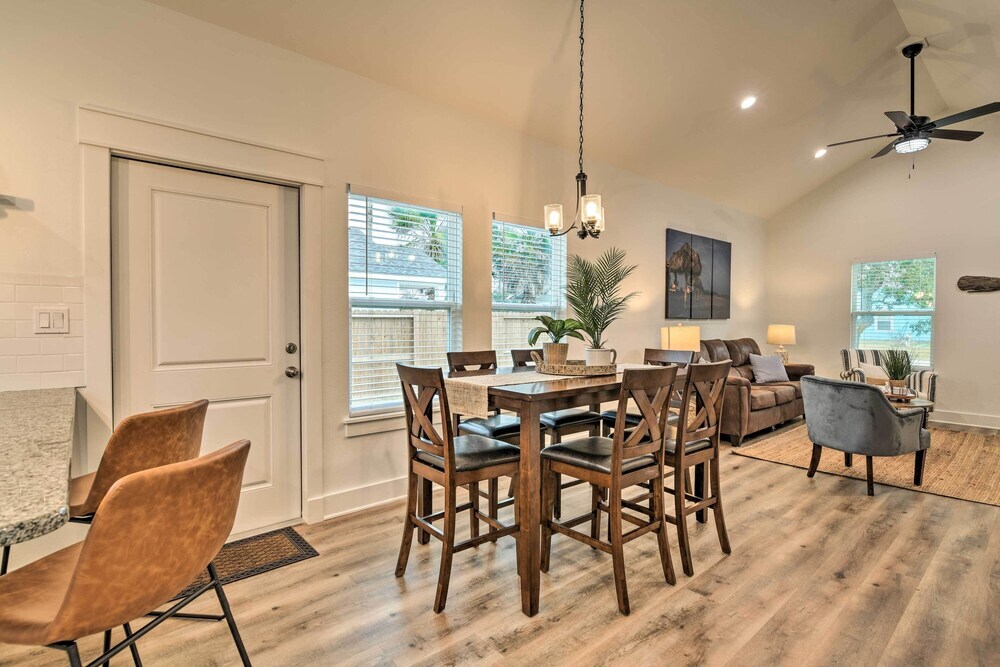 4 Mi to Boat Ramp Charming Rockport Home — 4-Star Luxury Hotel in Rockport, United States