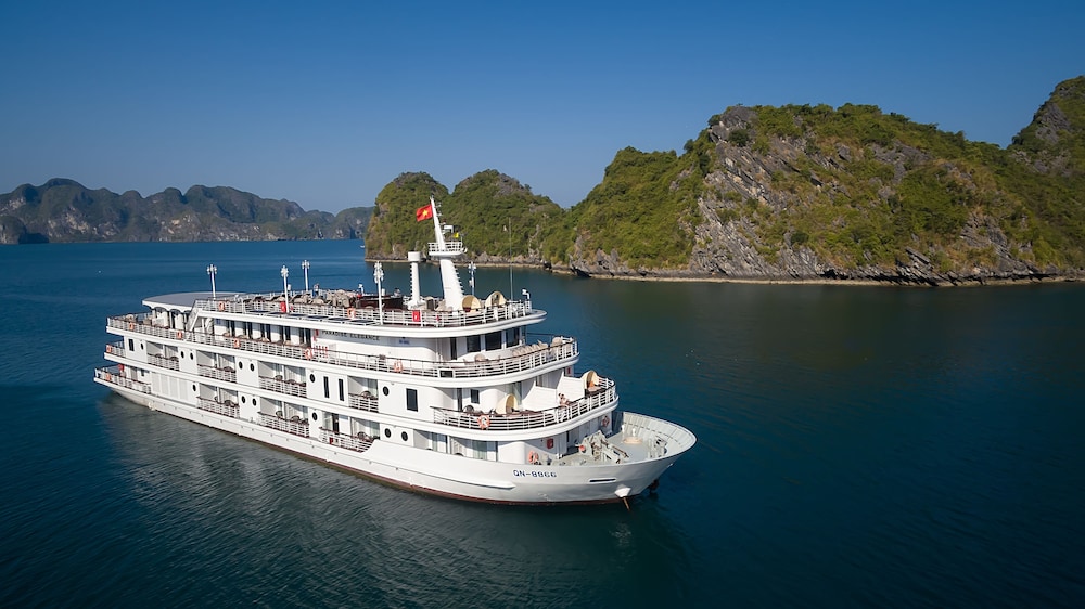 Paradise Elegance Cruise — 5-Star Luxury Hotel in Ha Long, Vietnam