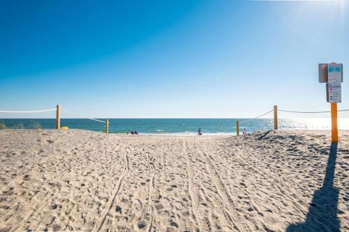 Moon Struck by Oak Island Accommodations - photo 41