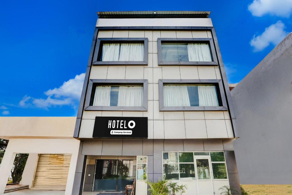 Hotel O Lohgarh Road Zirakpur Formerly JB Plaza in Chandigarh, India