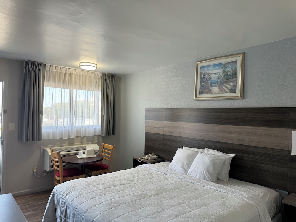 Ritz Motel - photo 8