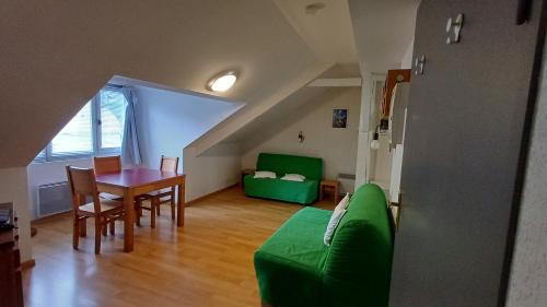 Studio Hyper Centre Lumineux Et Fonctionnel Luchon in Bagneres-De-Luchon, France