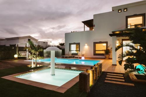 Villa MarabA — 4-Star Luxury Hotel in Playa Blanca, Spain