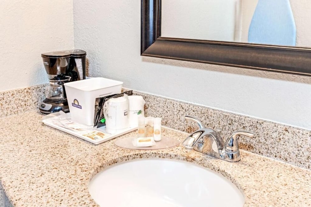 Cabana Inn & Suites - photo 16