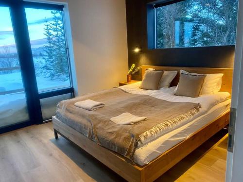 The Oak house Designers private Northern lights geothermal Villa