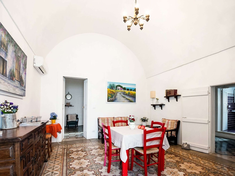Quaint Holiday Home in Lecce Apulia near Town Center — 4-Star Luxury Hotel in Casarano, Italy