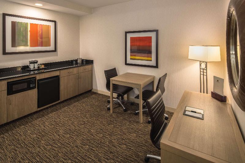 DoubleTree by Hilton Hotel Vancouver - photo 14