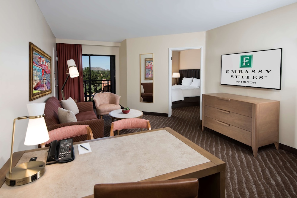 Embassy Suites by Hilton Phoenix Scottsdale - photo 21