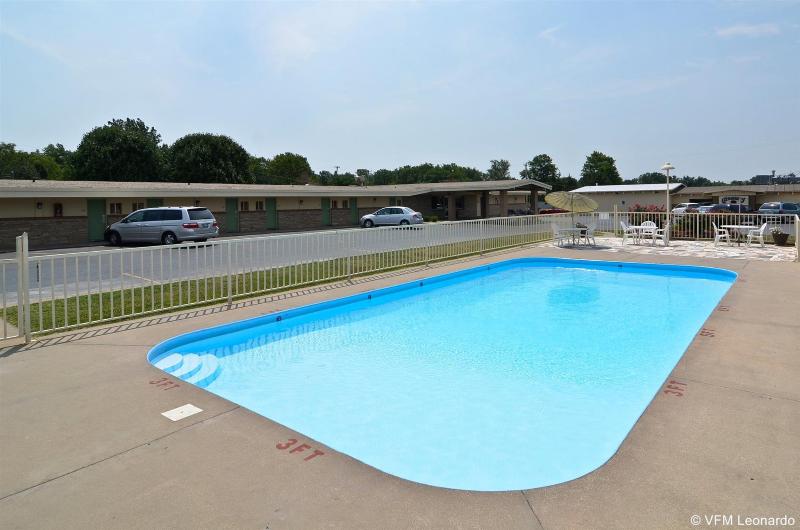 Americas Best Value Inn Iola - photo 35