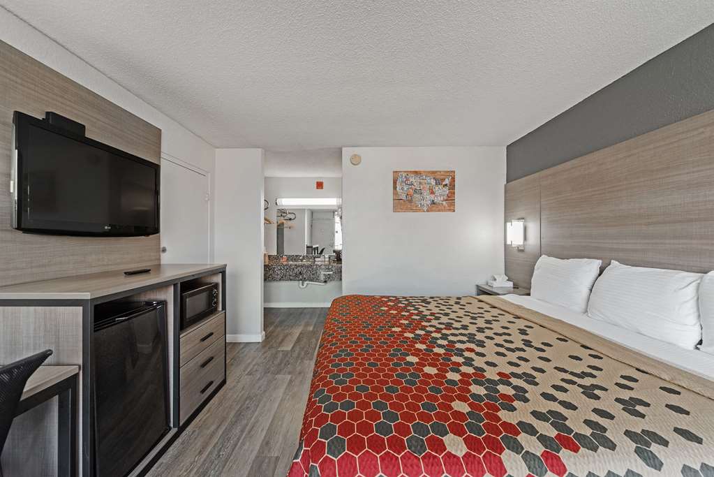 Econo Lodge And Suites Bricktown - photo 8