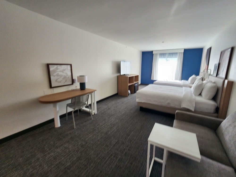 Spark by Hilton Rahway - photo 29