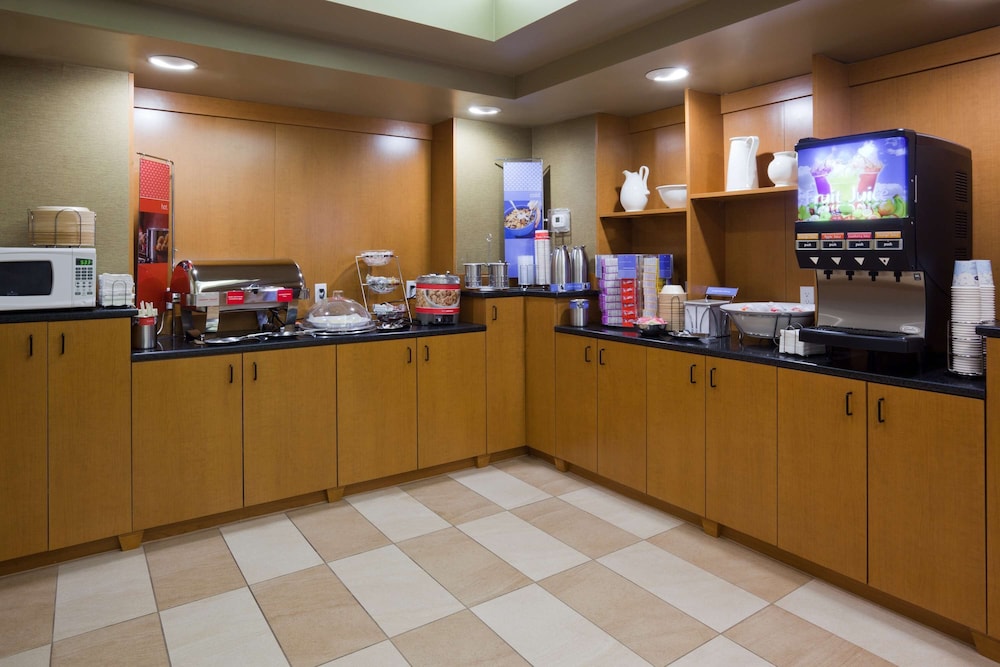 Hampton Inn Mitchell - photo 20