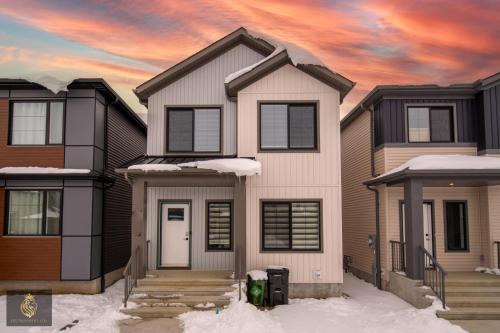 FreshModernWEMGarageKingBed in Edmonton, Canada
