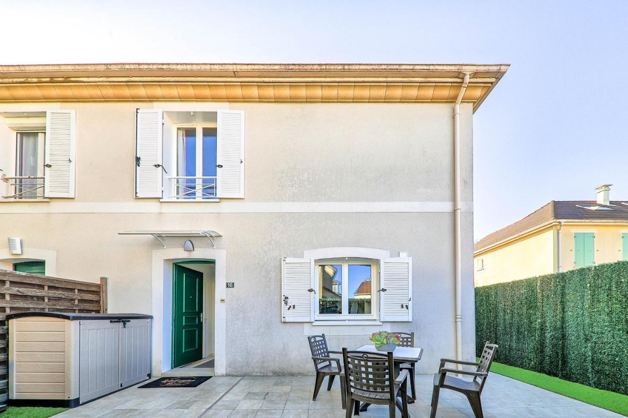 Gite la Vapillone Paris Marne La Vallee — 4-Star Luxury Hotel in Serris, France
