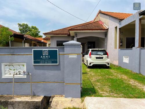 Arni Homestay Mak Chili — 4-Star Luxury Hotel in Cukai, Malaysia