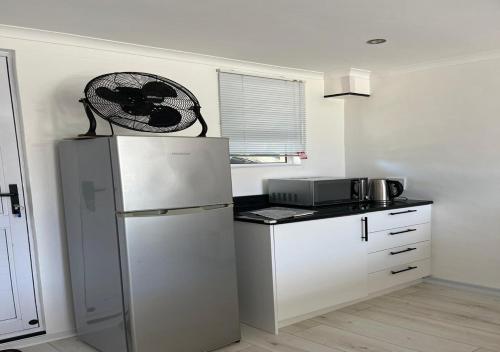 Modern Studio with Pool 5 mins from Beach