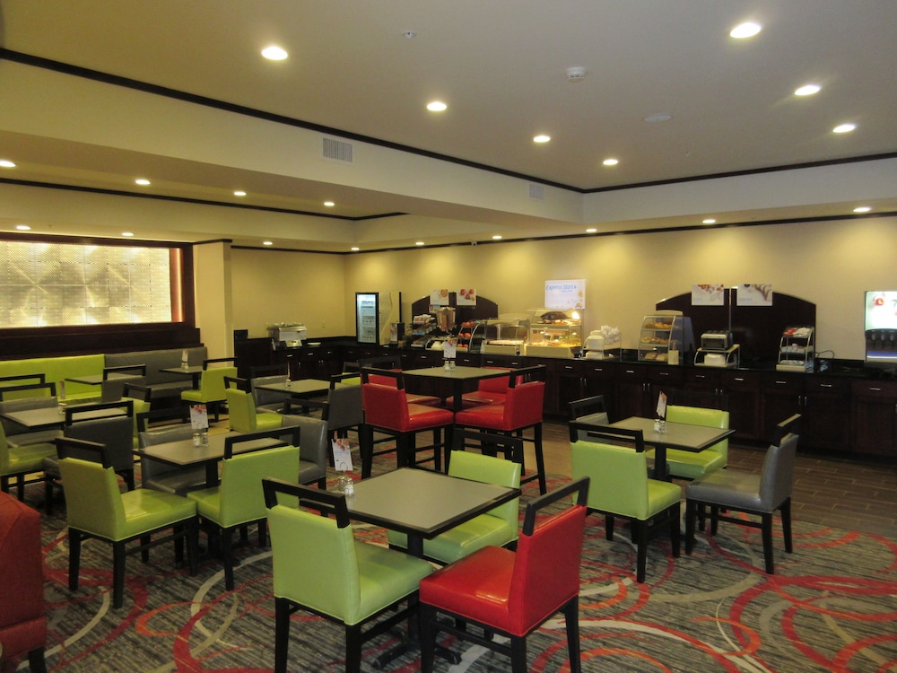 Holiday Inn Express & Suites Butler by IHG - photo 10