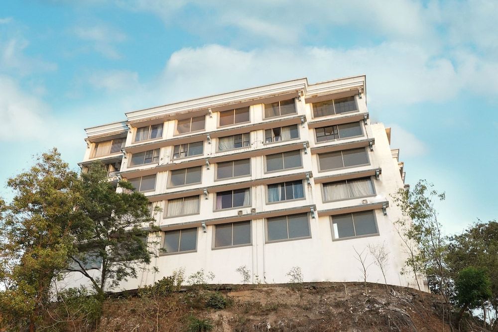 OYO 40027 Royal Palms Serviced Apartment