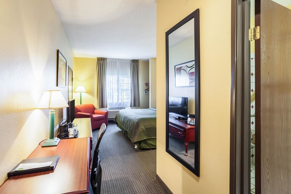 Quality Inn & Suites Lincoln North - photo 32