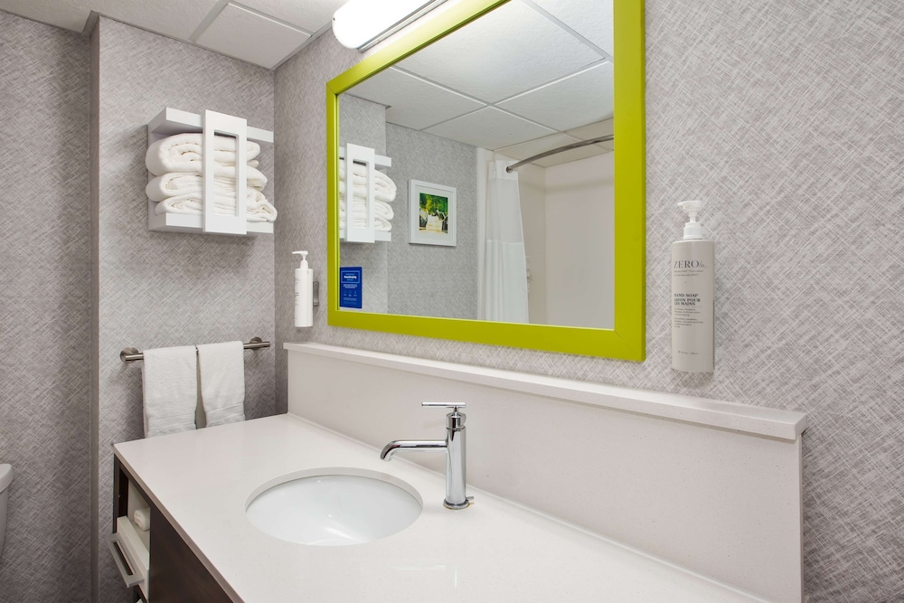 Hampton Inn & Suites Cleveland Airport Middleburg Heights - photo 34