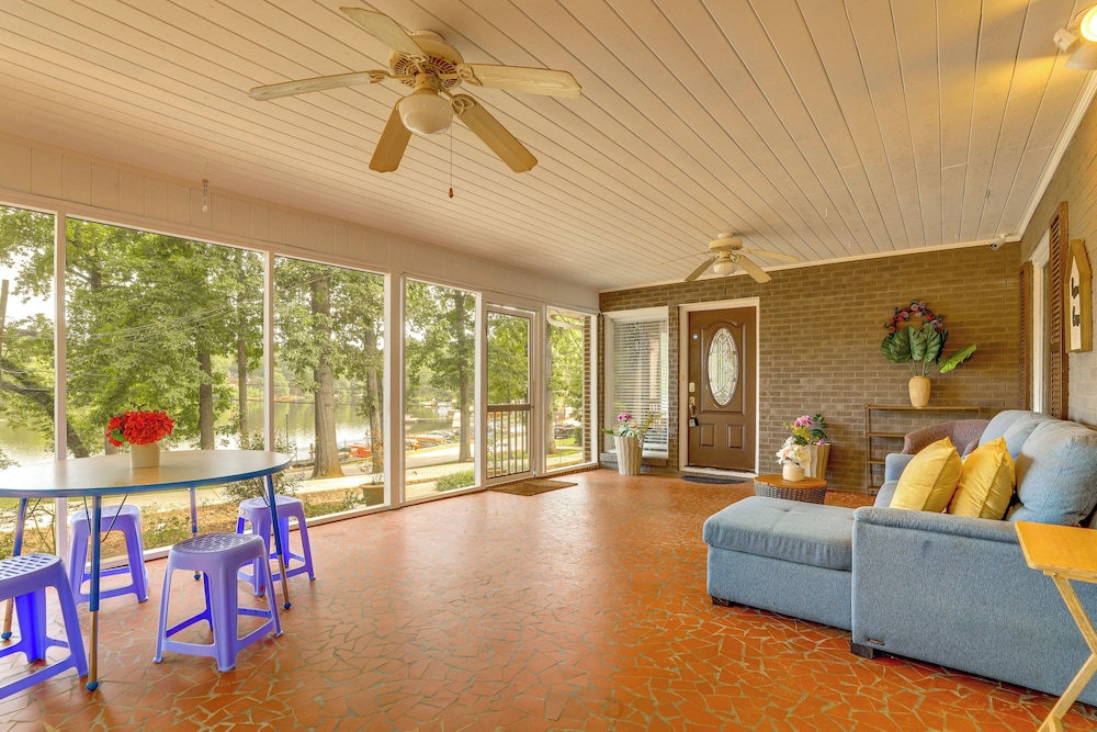 Lake Dock Access: Peaceful Retreat in Duluth in Duluth, United States