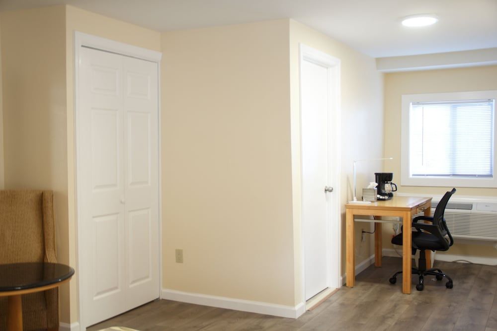 Mount Royal Inn - photo 16
