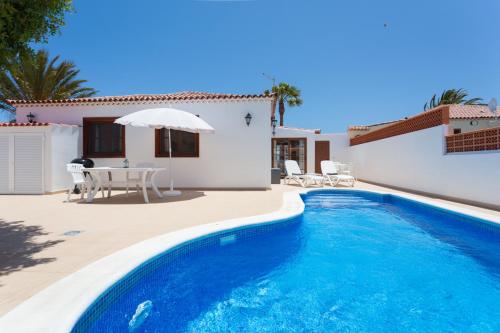CASA BRANSFORD Excellent Sunny House with Private Heated Pool — 4-Star Luxury Hotel in San Miguel De Abona, Spain