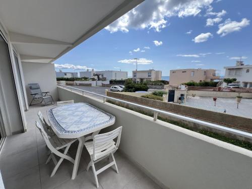 Dansnotreappart Com T3 Vue Exceptionnelle Sur Mer — 4-Star Luxury Hotel in Valras-Plage, France