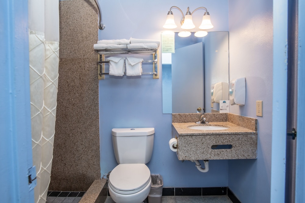 Aqua Breeze Inn - photo 72