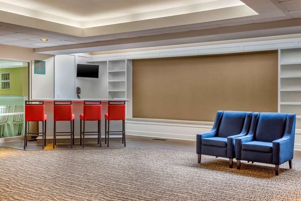 Comfort Suites Oakbrook Terrace near Oakbrook Center - photo 33
