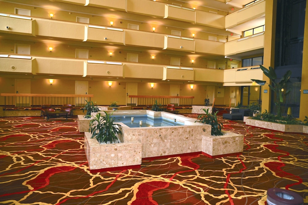 MCM Eleganté Hotel & Suites - photo 47