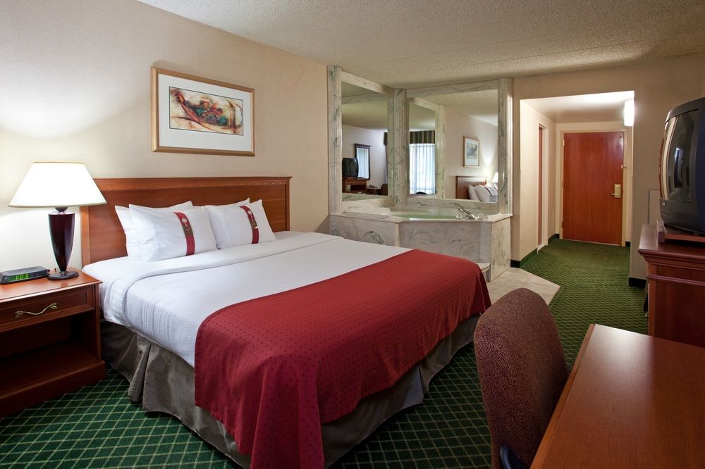 Wyndham Garden Southgate - photo 8