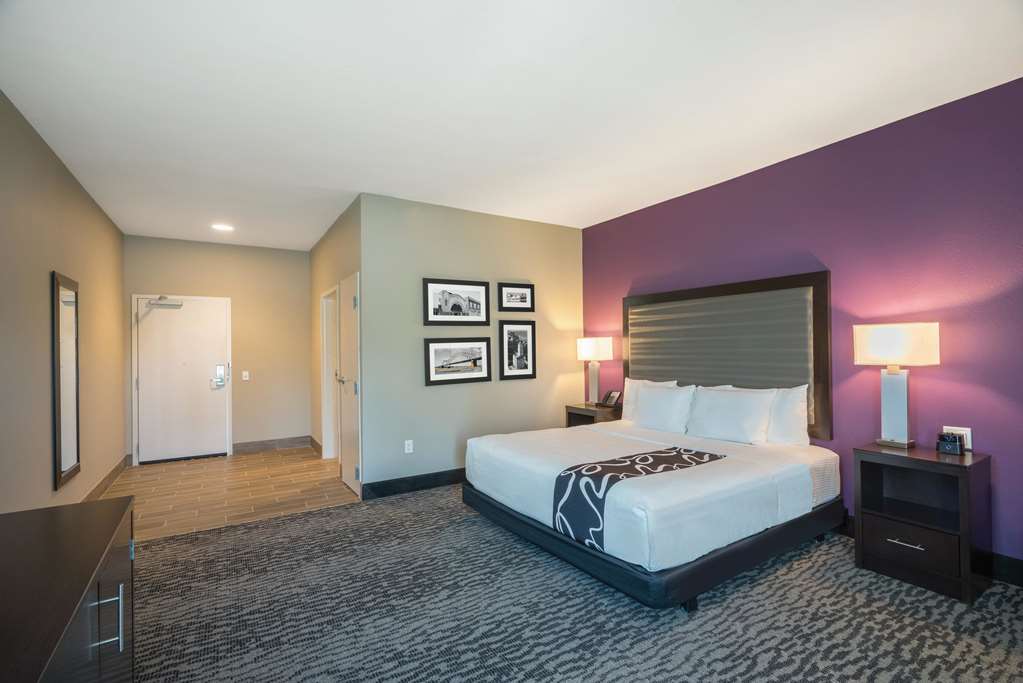 La Quinta Inn & Suites by Wyndham Memphis Downtown - photo 25