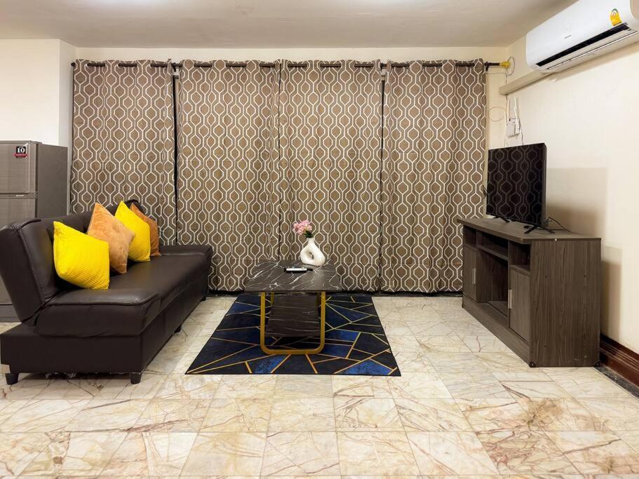Private House 3 Suite Beds Double Beds in Heart of Phromphong