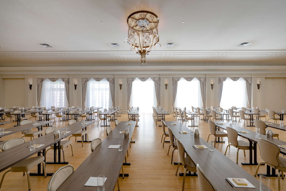 Hotel Fort Des Moines Curio Collection by Hilton - photo 120