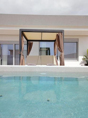 Traounou Bay villa — 4-Star Luxury Hotel in Afantou, Greece