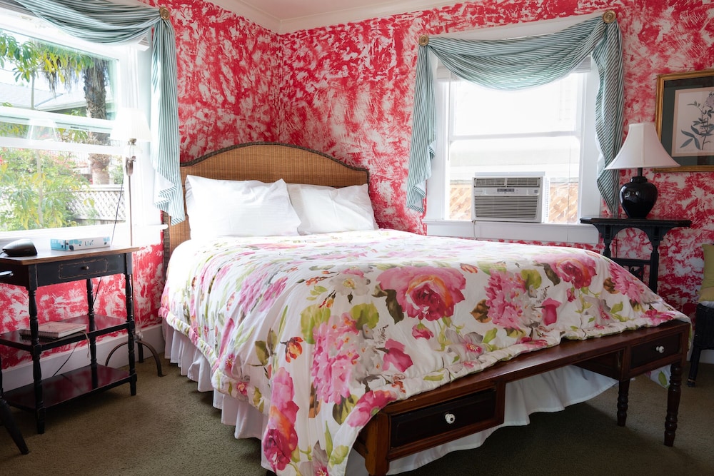 Secret Garden Inn and Cottages - photo 20