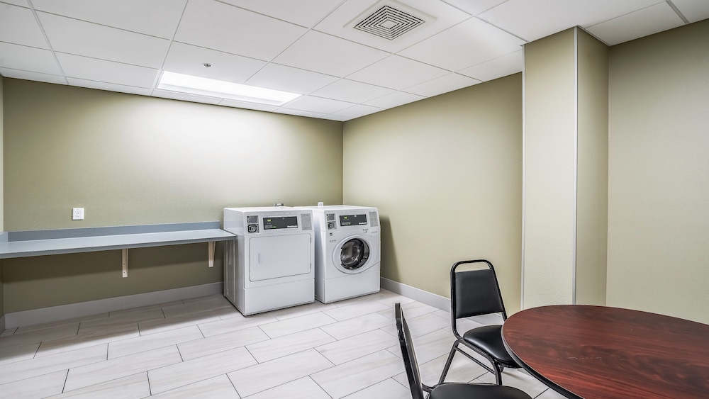 Holiday Inn Express and Suites Platteville by IHG - photo 20
