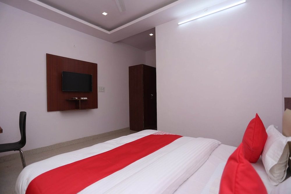 OYO 22079 Hotel Blueberry — hotel in Faridabad