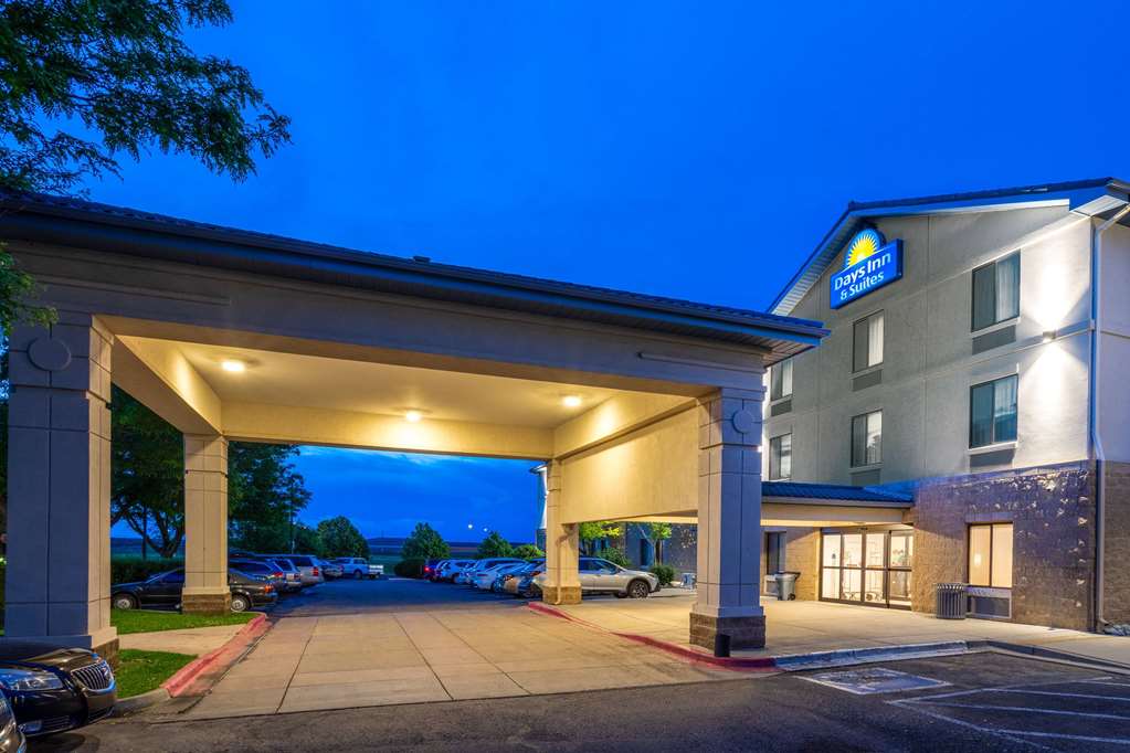 Days Inn & Suites by Wyndham Denver International Airport - photo 3