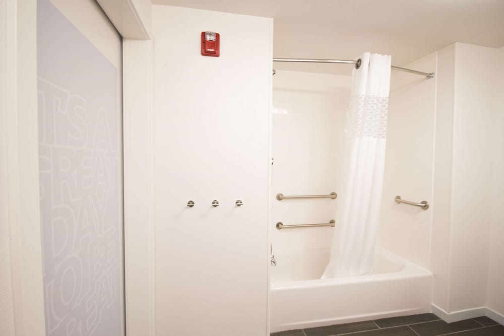 Hampton Inn Decatur Mt. Zion - photo 21