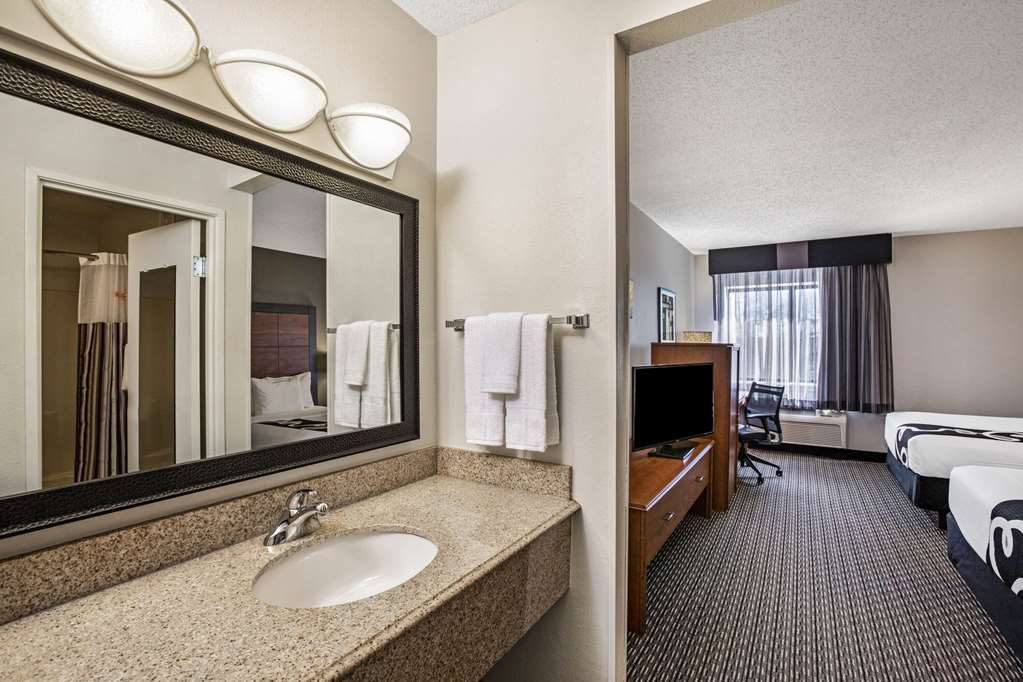 La Quinta Inn & Suites by Wyndham N Little Rock McCain Mall - photo 23