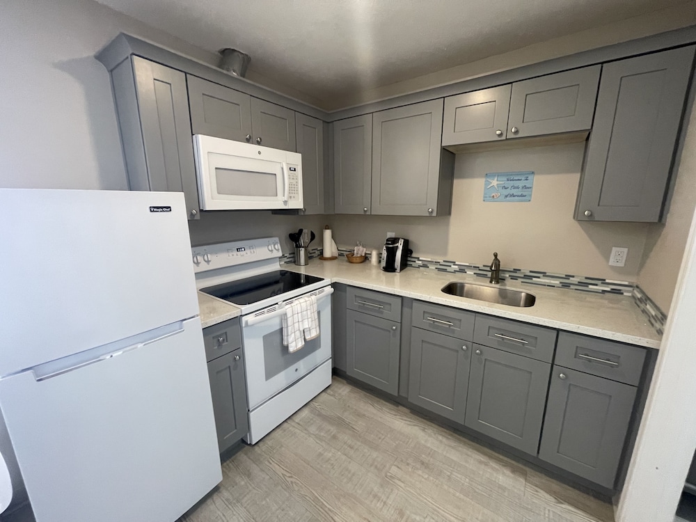 The Coastal Inn and Suites - photo 6