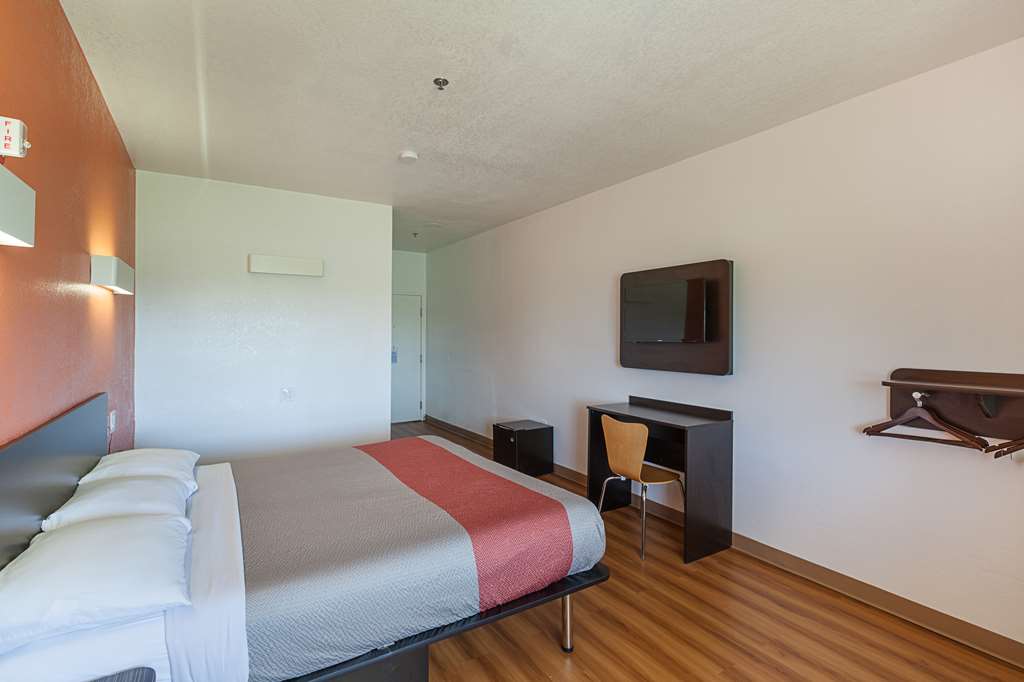 Motel 6 Bedford TX Fort Worth - photo 9