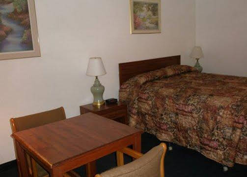 Econo Lodge Everett - photo 10