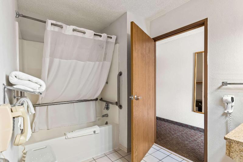 Quality Inn Sidney I 80 - photo 5
