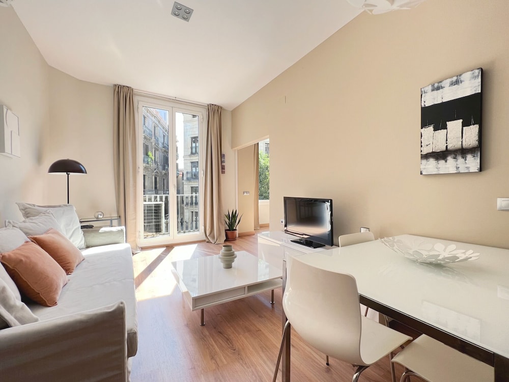 Stay U nique Apartments Fontanella — 4-Star Luxury Hotel in Barcelona, Spain