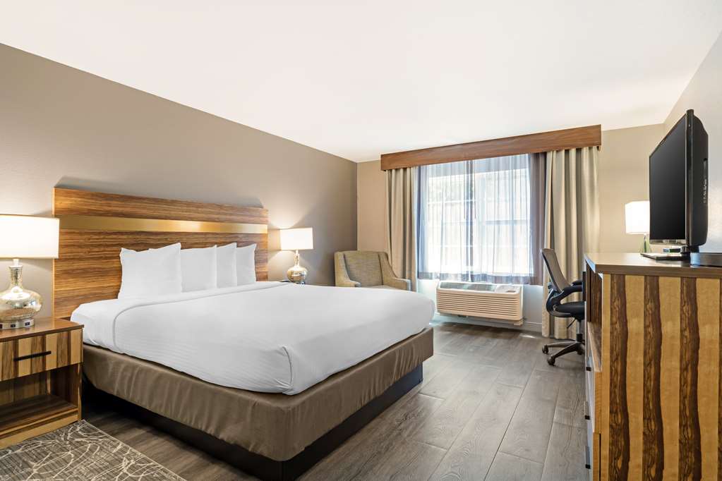 Best Western Cedar Inn & Suites - photo 17
