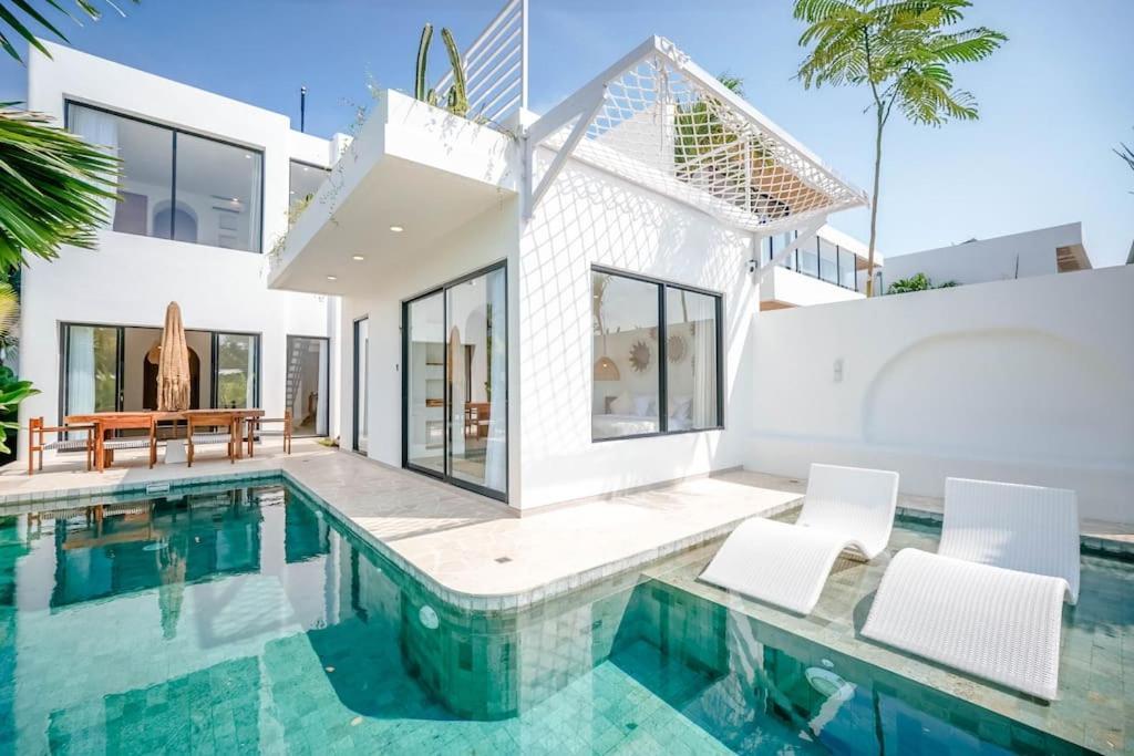 Maison Coucou Modern Minimalist 3BR Villa near Tanah Lot — 4-Star Luxury Hotel in Canggu, Indonesia